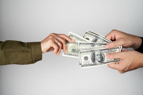 Деньги не портят людей: многолетний опыт Аляски посрамил критиков безусловного дохода