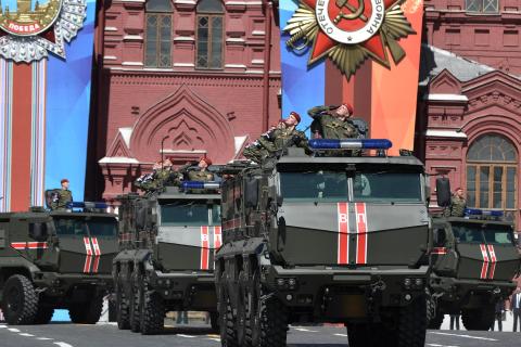 В России зарплаты военных вырастут с октября 2025 года