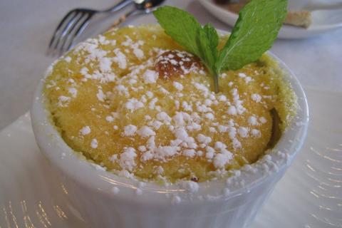 Творожное суфле с лимоном и мятой готовится всего за 30 минут — кулинарные эксперты