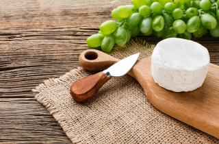 Твердые сыры и овощи можно есть после удаления плесени — ОCU