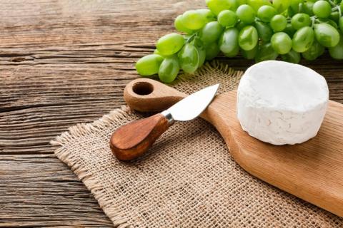 Твердые сыры и овощи можно есть после удаления плесени — ОCU