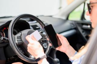 Молодой человек в Комсомольске купил поддельные права за 81 тысячу рублей