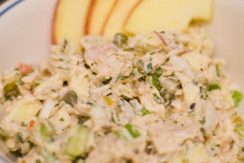 Яблоко добавило свежесть и витамин C в осенний салат — диетологи