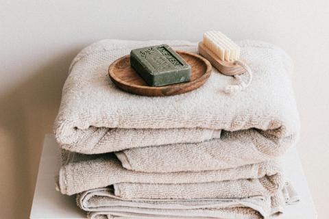 Косметологи уточнили, что тёплая ванна усиливает действие увлажняющих средств