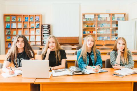 Учёба до 10 класса — звучит заманчиво, но цена этой идеи слишком высока