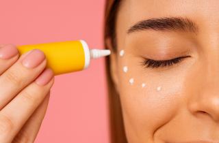 Всю жизнь наносила крем неправильно — и только сейчас поняла, почему кожа сохла