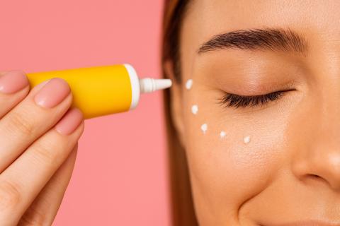 Всю жизнь наносила крем неправильно — и только сейчас поняла, почему кожа сохла