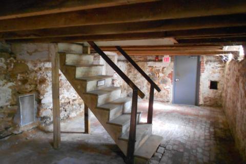 В Магадане прокуратура взяла под контроль ликвидацию аварии в многоквартирном доме