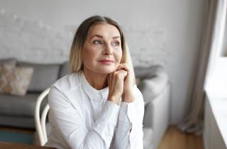 Дерматологи: увлажняющие тональные средства лучше подходят для макияжа зрелой кожи