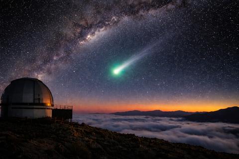 Зелёный призрак в ночном небе: комета размером с мегаполис навсегда прощается с Солнечной системой