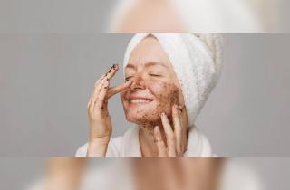 Выбор мягких кислот вместо скрабов снизил раздражение кожи — дерматологи