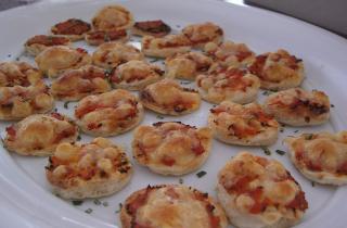 Томатная начинка придала мини-пиццам зимний аромат — гастроэксперты