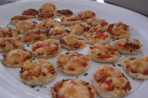 Томатная начинка придала мини-пиццам зимний аромат — гастроэксперты