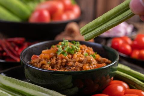 Кулинарный эксперт рассказал, как приготовить фасоль в брусничном соусе