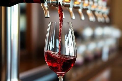 С 2026 года российские ритейлеры столкнутся с ростом цен на алкоголь на 10-17% из-за повышения акцизов