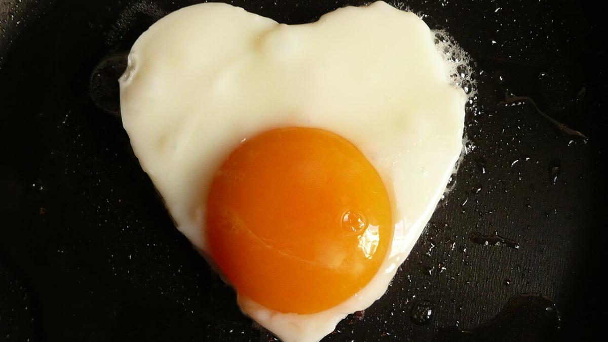 Яичница в форме сердца