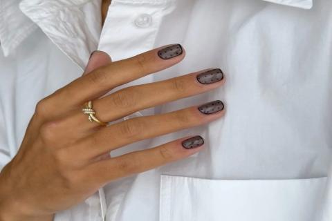 Нейлоновые ногти выходят в тренд зимой 2025 года