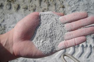 Учёные улучшили микроструктуру цемента нанолистами графена