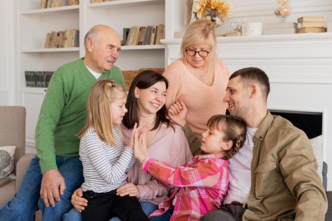 Понимание поколений: как наладить коммуникацию в семье