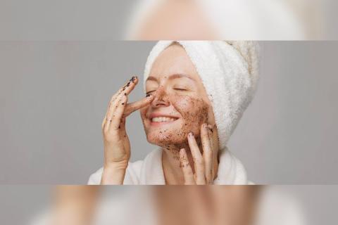 Косметолог Ирина Созинова объяснила, как сократить жжение от пилингов