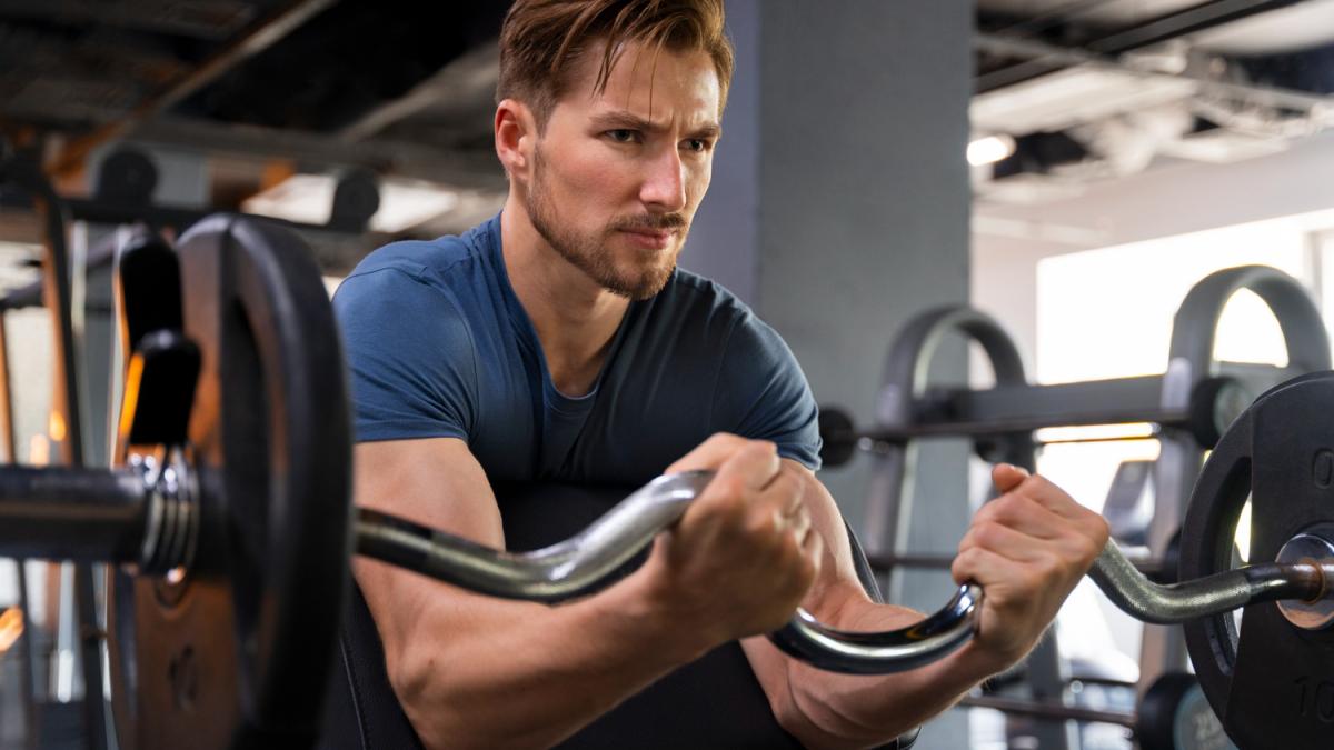 Тренировка в спорт зале