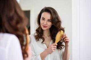 Специалисты связали слабую укладку с нарушением структуры волос