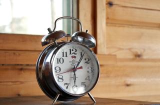 Будильник с рассветом облегчает пробуждение детей — врач Бузунов