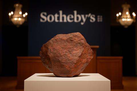 Коллекция метеоритов РАН пополнилась образцом с уникальным составом без силикатной матрицы