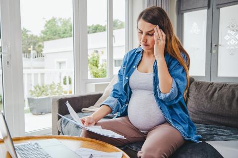 Слизь, слёзы и странная походка: три главных сигнала, что роды уже рядом