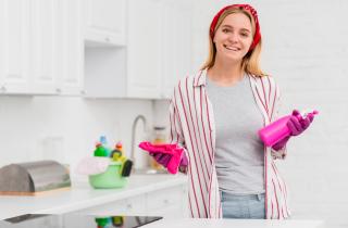 Влажные салфетки плохо справляются с пылью — эксперт по домоводству Жукова