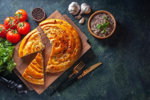 От картошки и брусники не ждёшь такого — готовим кулебяку хоть каждый день
