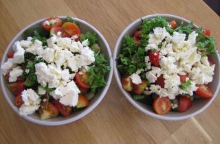 Грушево-сырный салат рекомендован как лёгкое блюдо для ужина — нутрициологи