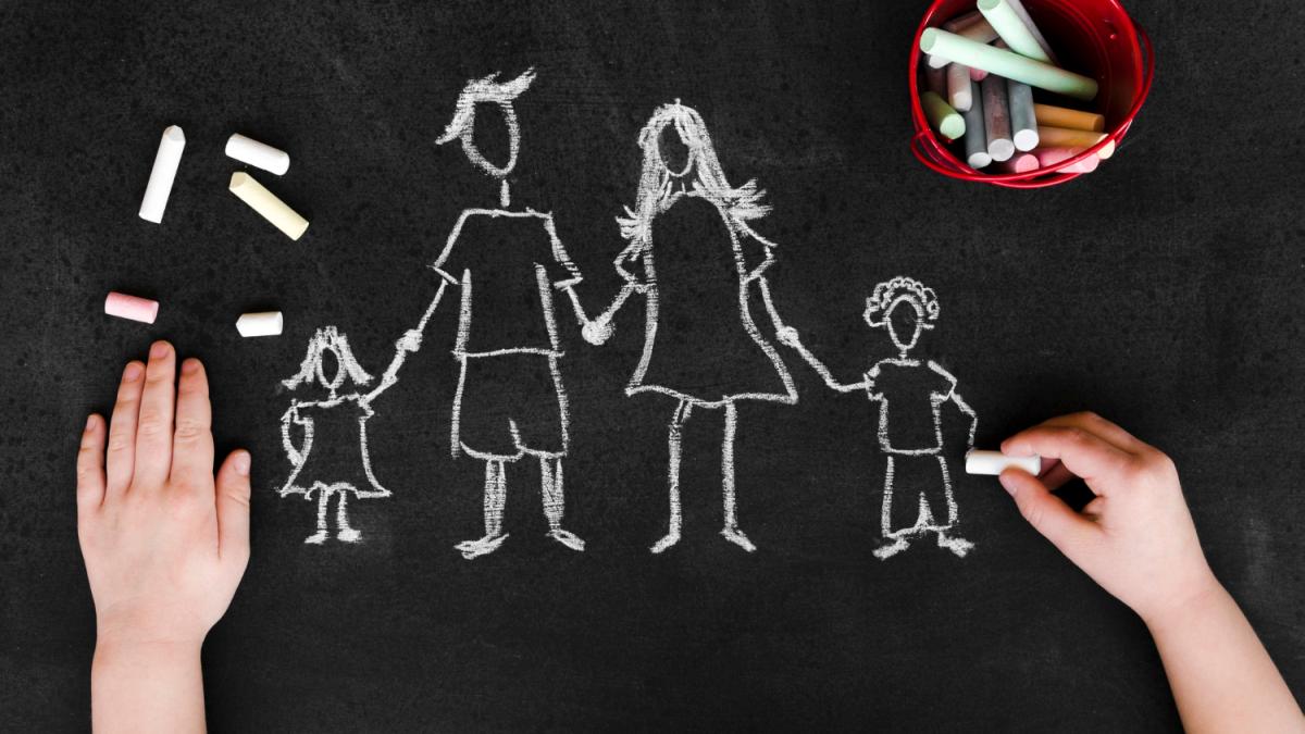 Рисунок семьи мелом