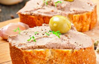 Рыбная классика с научным подходом: как превратить обычную сельдь в изысканный паштет