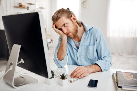 Тренд без глянца: как усталость стала главным летним контентом