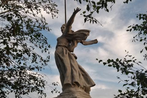Гиганты из бронзы: самые высокие статуи мира, поражающие своим масштабом и историей