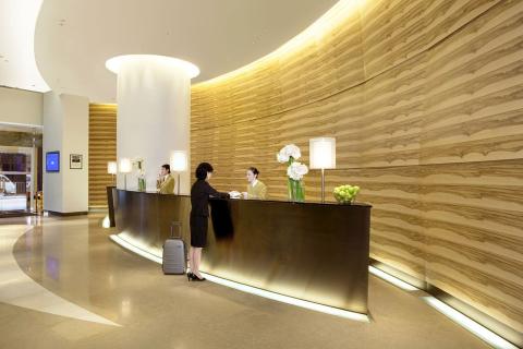 Туристы не верят глазам: цены на жильё в Петербурге перегнали московские темпы