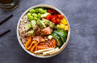 Для пикантности в боул можно добавить больше чили пасты или свежего перца чили — эксперты