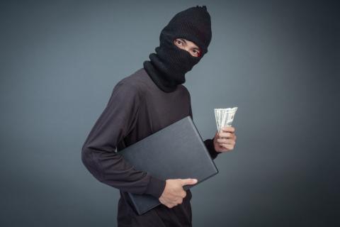 В Петрозаводске мошенники выманили у 55-летней женщины более миллиона рублей — МВД