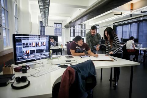 Forbes: доля компаний в России, сокращающих расходы на сотрудников, выросла до 30%