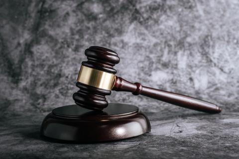 На Камчатке пенсионерка перевела себе пенсию умершего родственника и получила год ограничения свободы