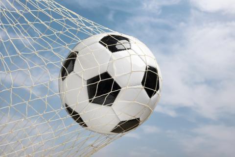 Команда Салехарда провела зимний футбольный матч в валенках — Алексей Титовский