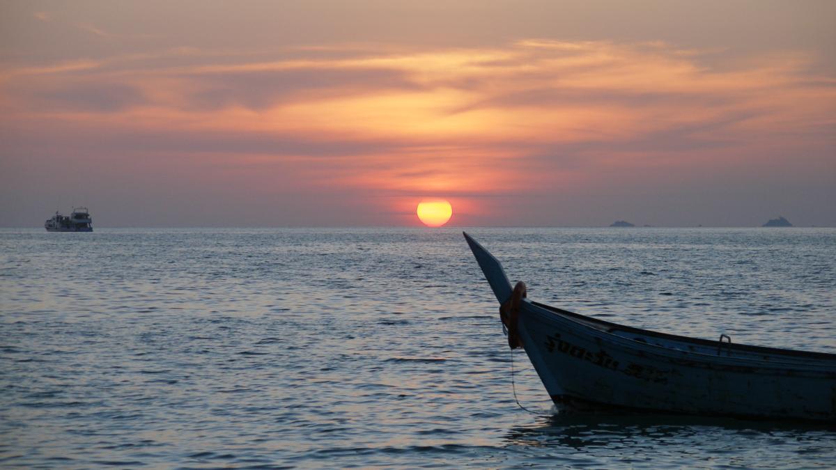 Koh Lipe (island), Sunset in the strait of Malacca, Thailand Koh Lipe (island), Sunset in the strait of Malacca, Thailand
