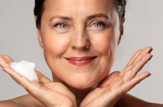 Косметолог Ирина Созинова связала ускоренное старение кожи зимой с ошибками ухода