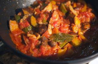 Салат с баклажанами подходит для низкокалорийного рациона — диетолог