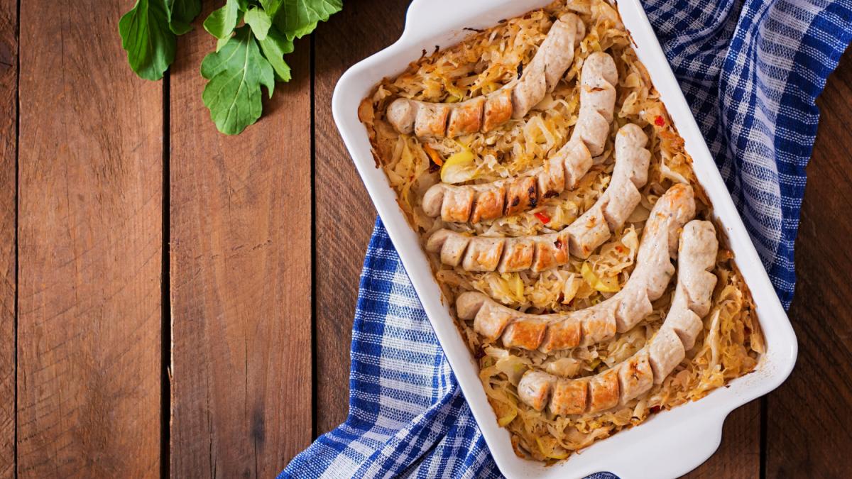 Сосиски с картошкой в духовке