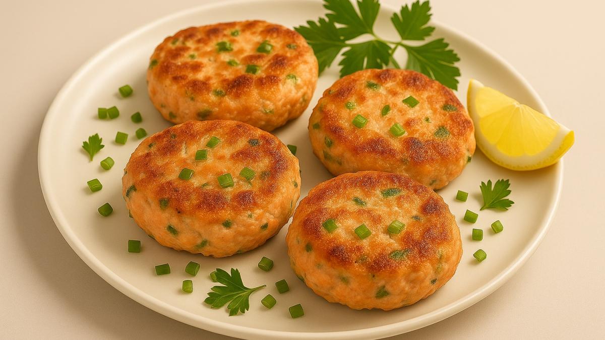 Котлеты из горбуши с зелёным луком и лимоном