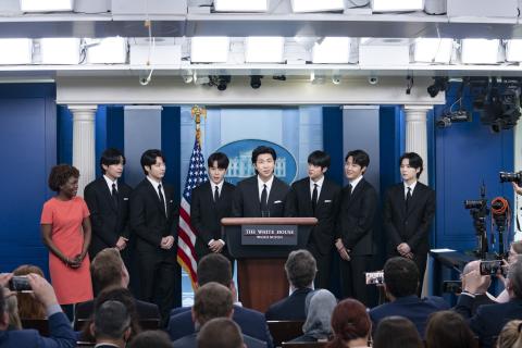 K-Pop клипы выглядят как короткометражные фильмы благодаря визуальным концепциям
