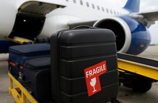 Человек долетел, а чемодан нет: новая напасть обрушилась на российских туристов
