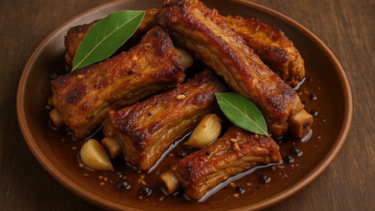 Рёбрышки, тушённые в пиве с чесноком и пряностями